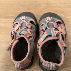 Toddle girls size 7 Keen